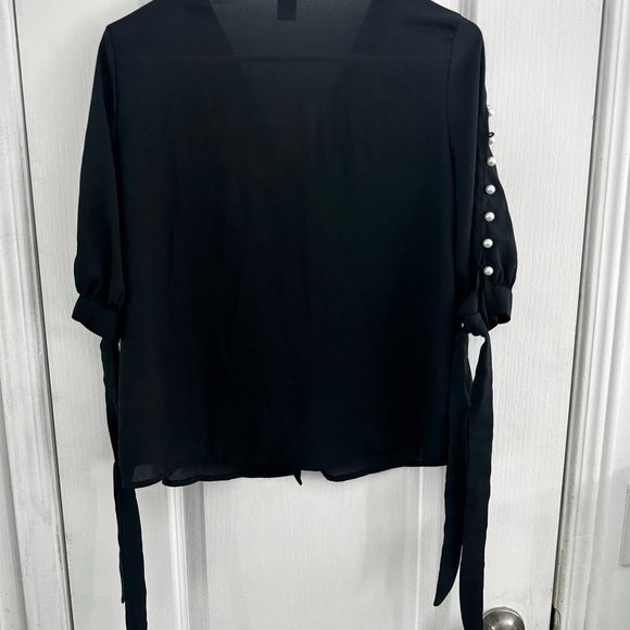 SHEIN Women's Blouse Size 4US Black peal Sleeves - Picture 2 of 3